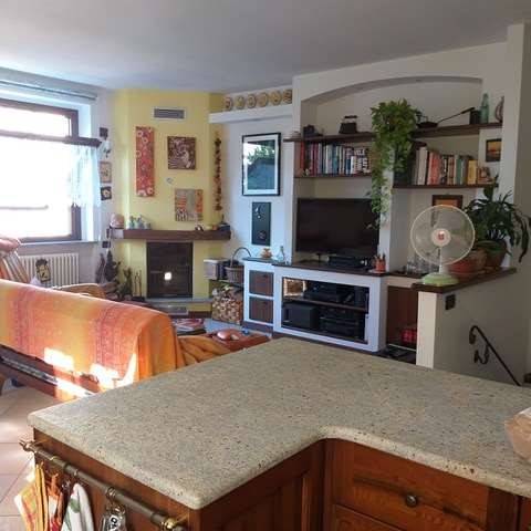 casa indipendente in vendita a Varese in zona Giubiano