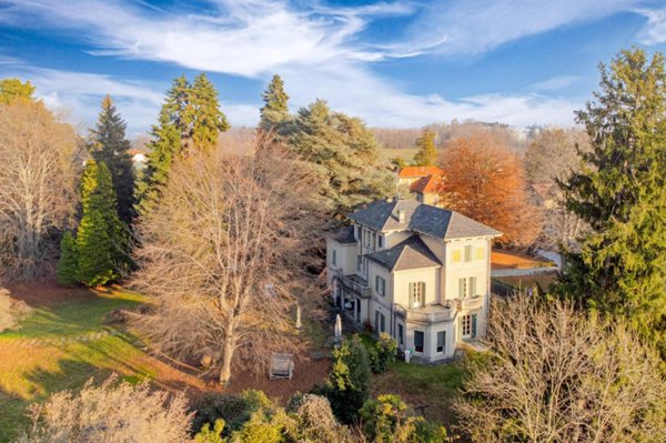 casa indipendente in vendita a Varese in zona Sant'Ambrogio