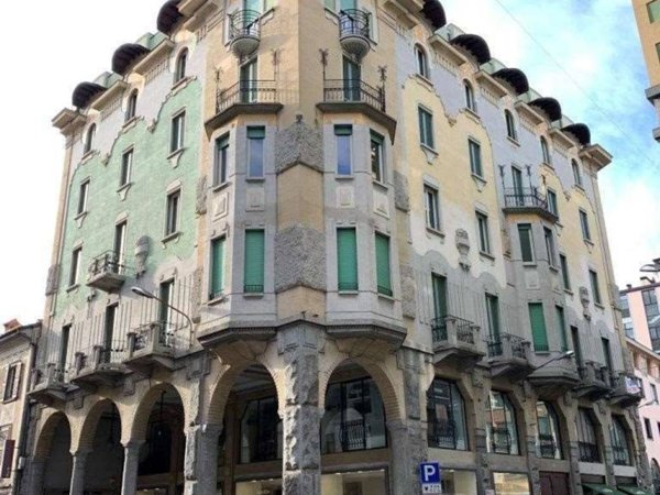 appartamento in vendita a Varese in zona Biumo