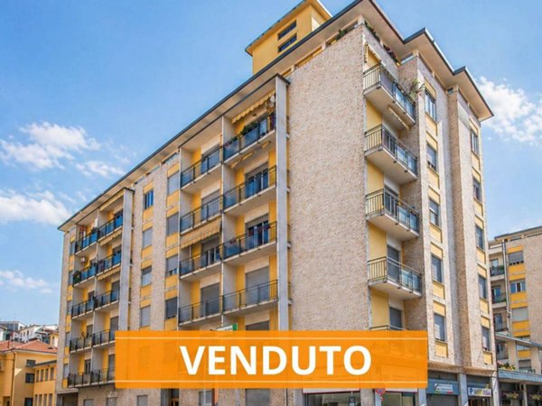 appartamento in vendita a Varese in zona Centro Città