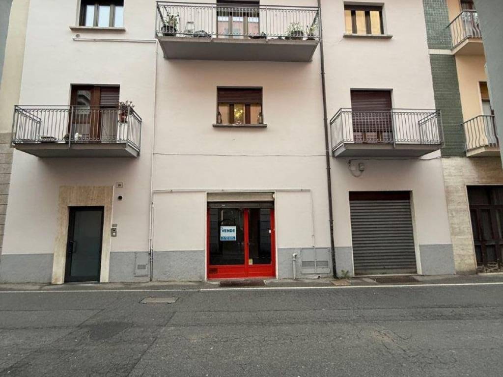 negozio in vendita a Varese in zona Biumo