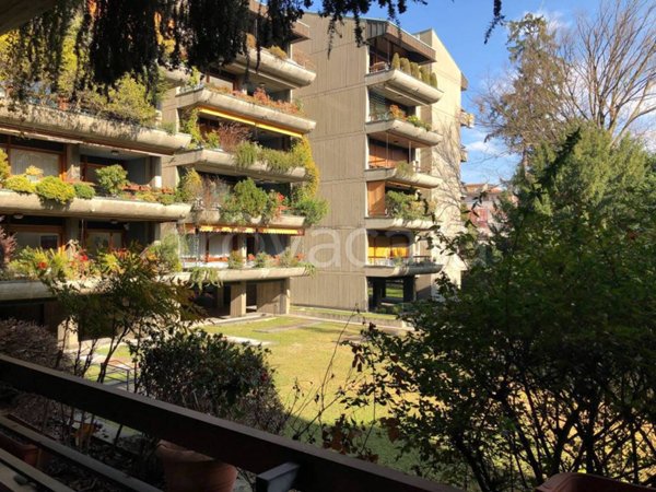 appartamento in vendita a Varese in zona Brunella