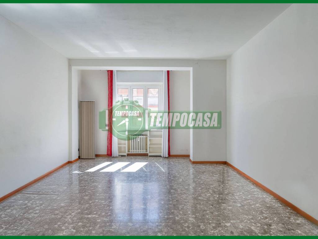 appartamento in vendita a Varese in zona Biumo