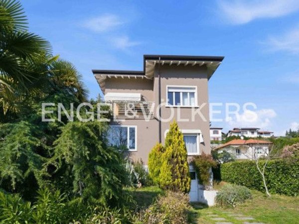 casa indipendente in vendita a Varese in zona Biumo
