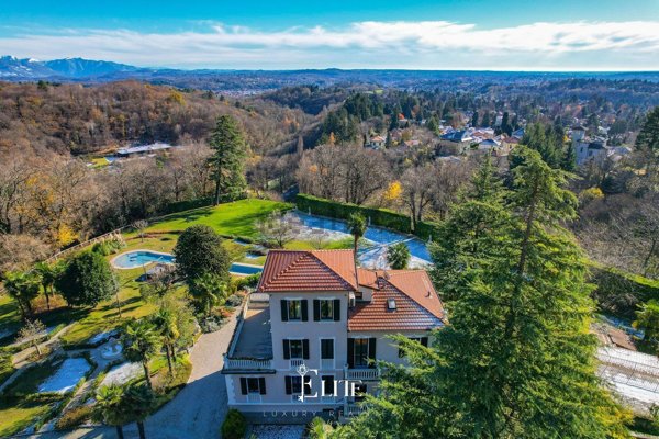 casa indipendente in vendita a Varese in zona Prima Cappella