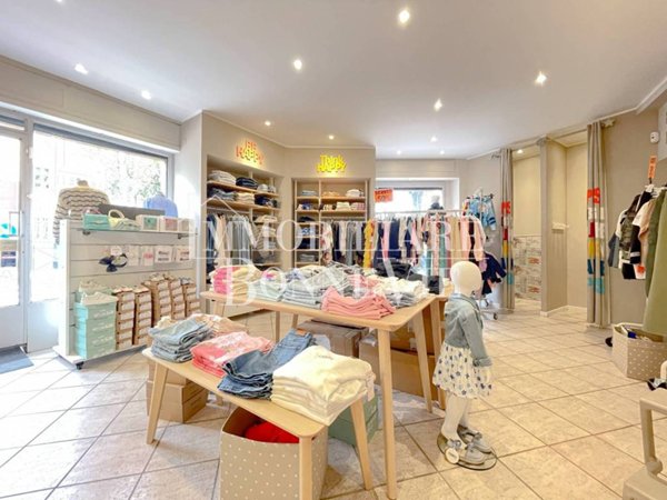 negozio in vendita a Varese in zona Centro Città