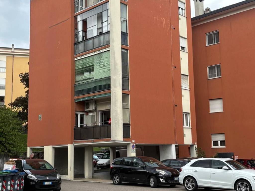 appartamento in vendita a Varese in zona Avigno