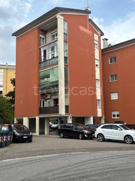 appartamento in vendita a Varese in zona Avigno