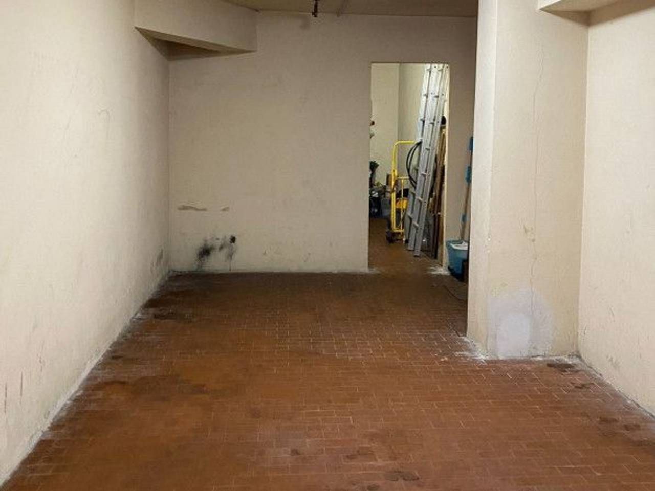 negozio in vendita a Varese in zona Capolago