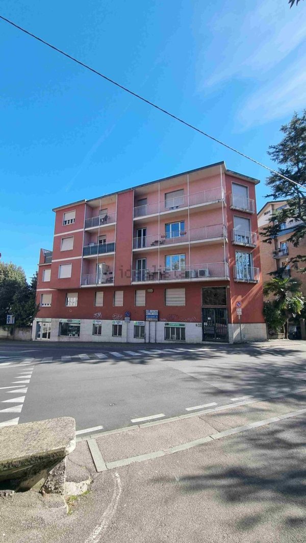 appartamento in vendita a Varese in zona Bosto