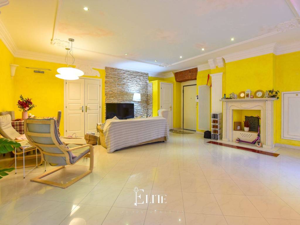 appartamento in vendita a Varese in zona Biumo