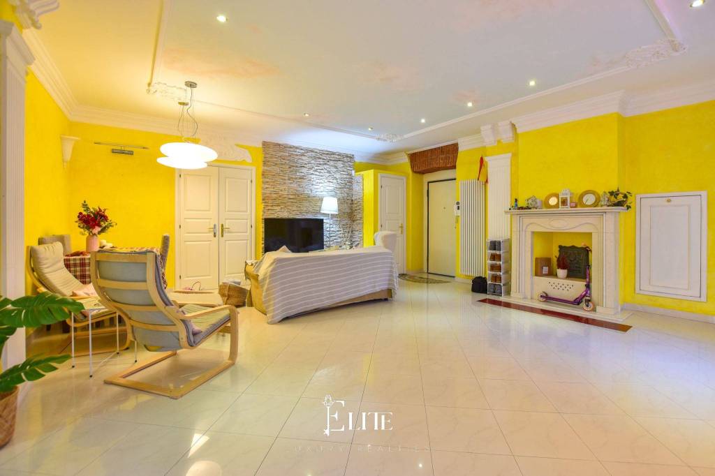 appartamento in vendita a Varese in zona Centro Città