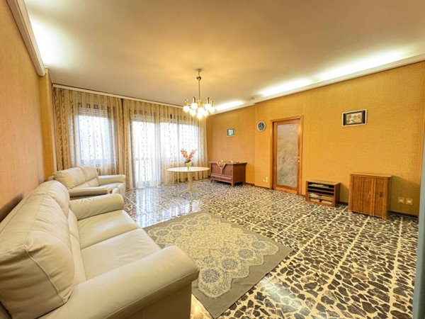 appartamento in vendita a Varese in zona Biumo