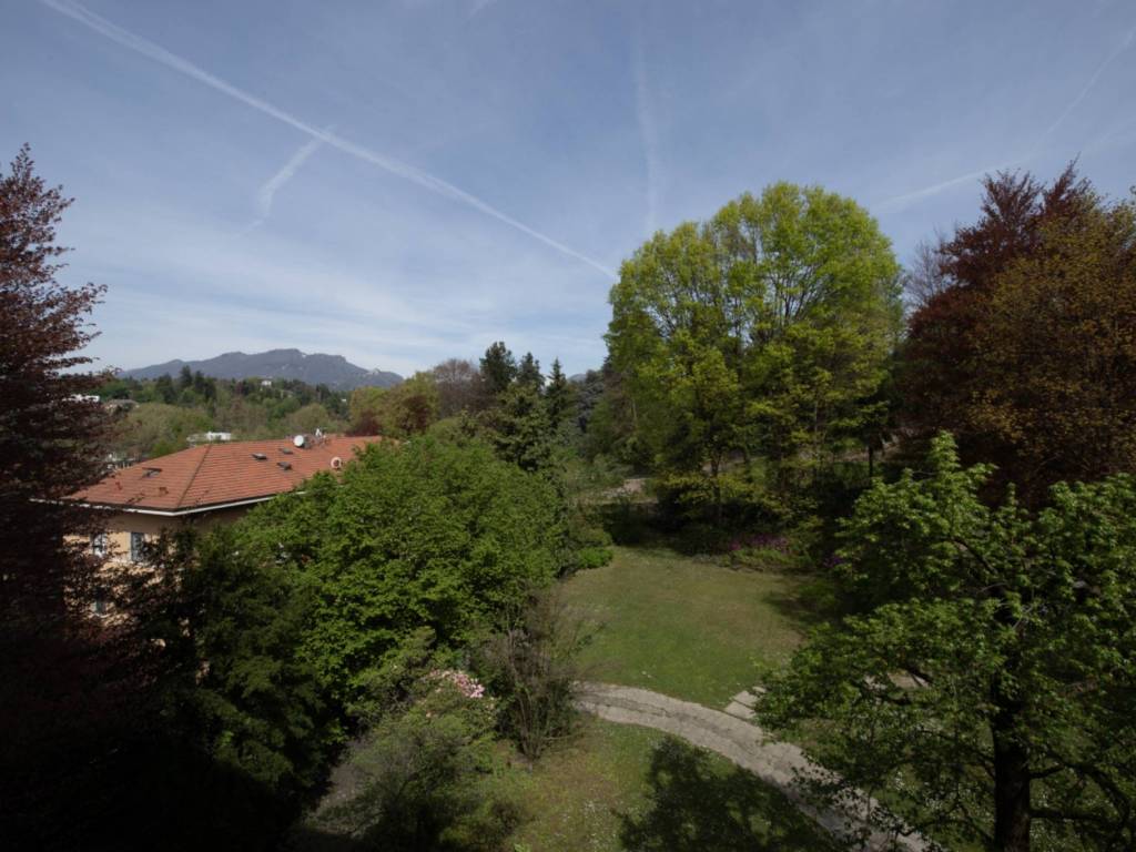 appartamento in vendita a Varese in zona Biumo