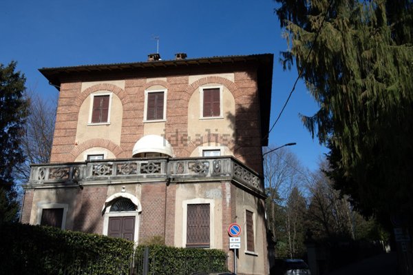 appartamento in vendita a Varese in zona Biumo