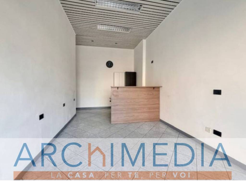 negozio in vendita a Varese in zona Biumo