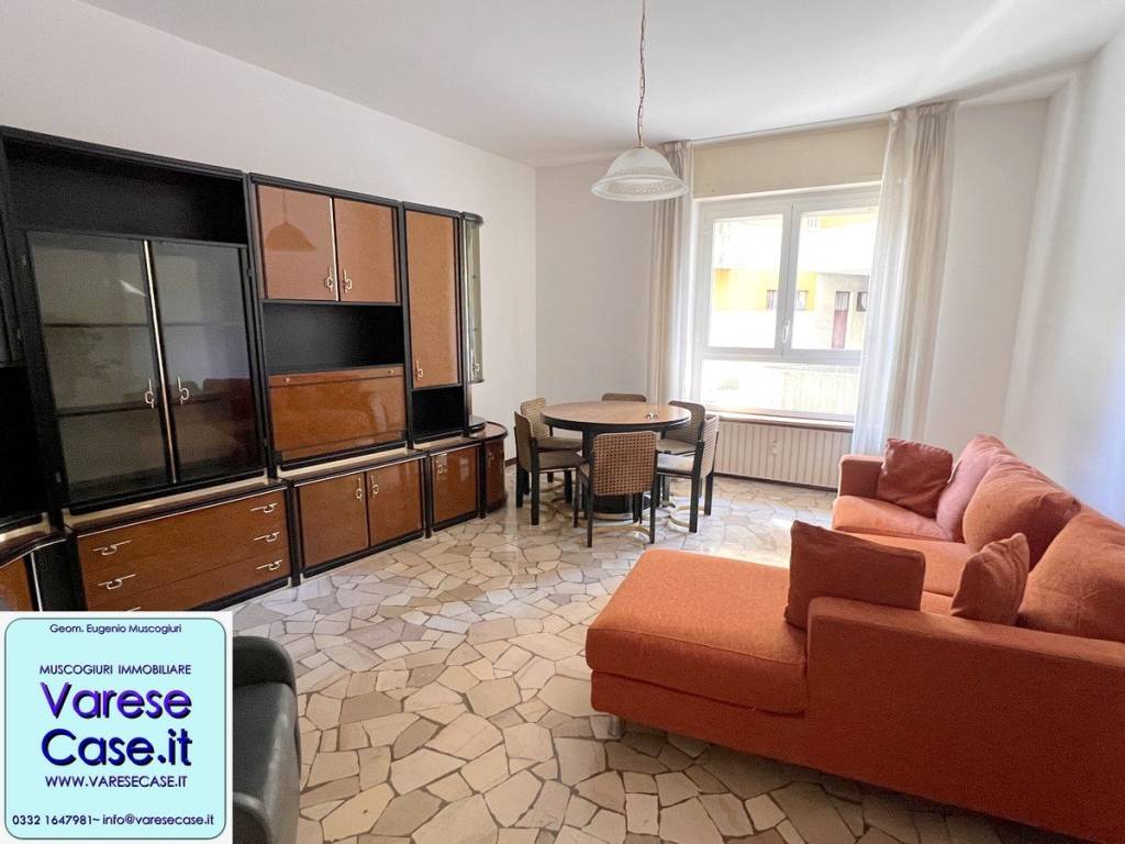 appartamento in vendita a Varese in zona Bizzozero