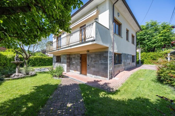 casa indipendente in vendita a Varese