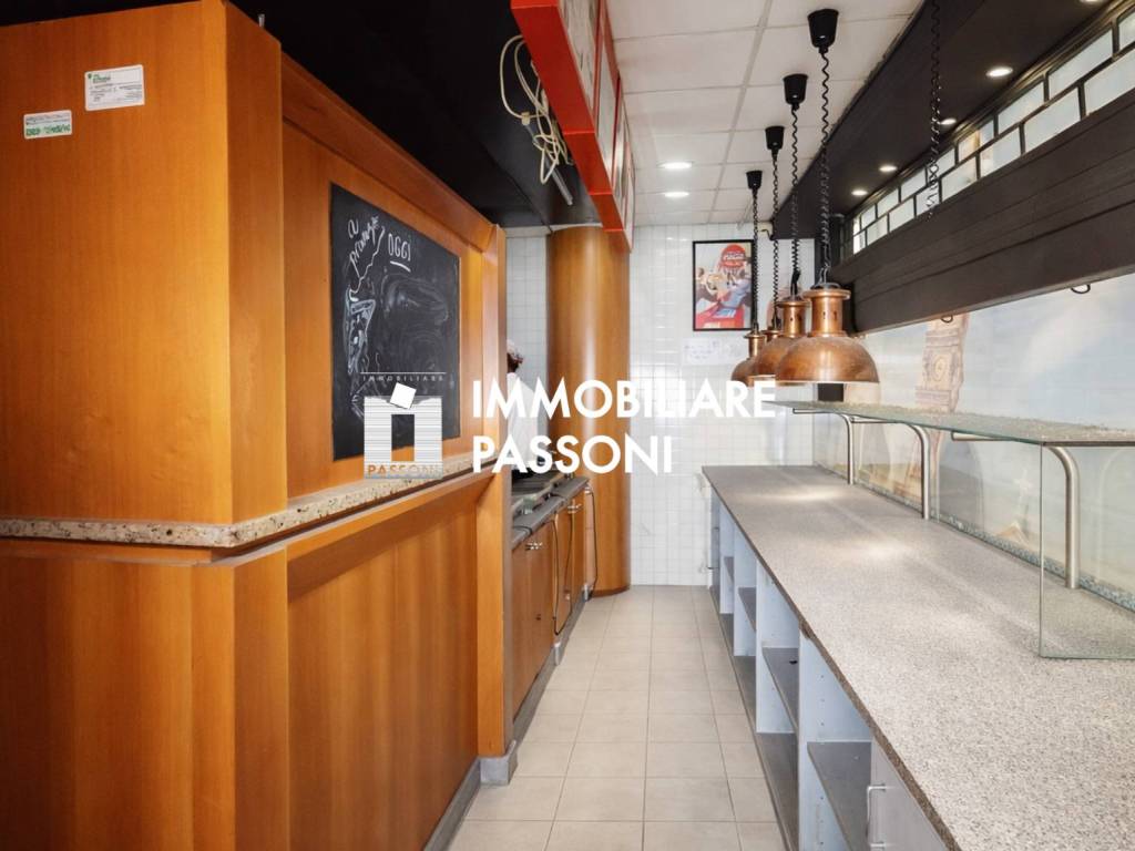 negozio in vendita a Varese in zona Biumo