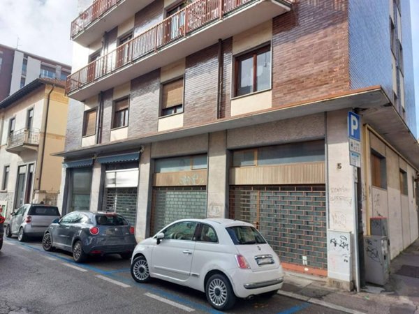 ufficio in vendita a Varese in zona Centro Città