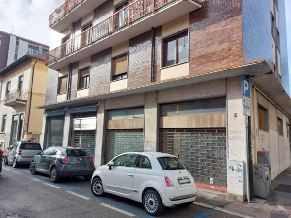 negozio in vendita a Varese in zona Centro Città