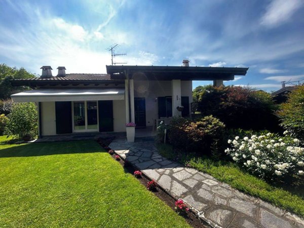 casa indipendente in vendita a Varese in zona Gaggio