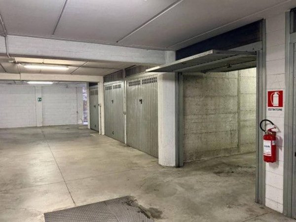 negozio in vendita a Varese in zona Centro Città