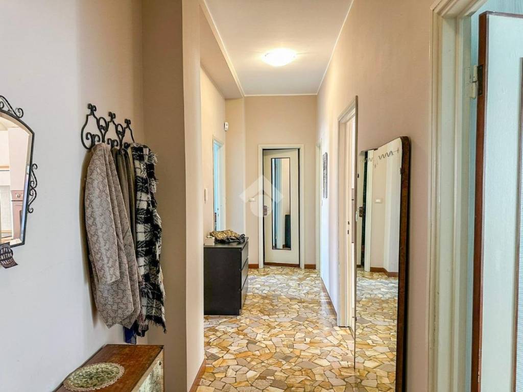 appartamento in vendita a Varese in zona Biumo