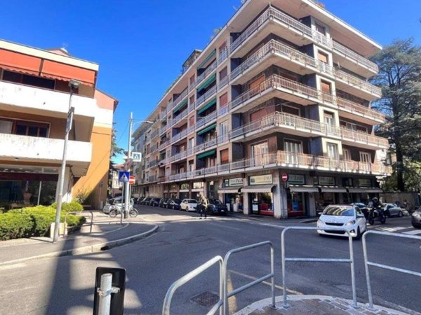 negozio in vendita a Varese in zona Biumo