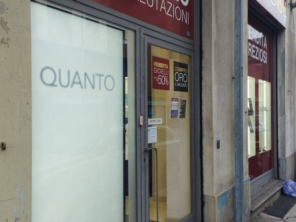 negozio in vendita a Varese in zona Biumo