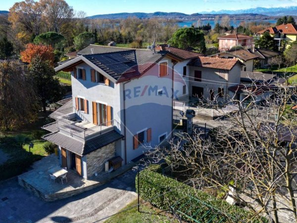 casa indipendente in vendita a Varese in zona Lissago