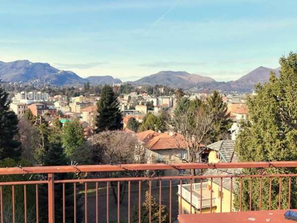 appartamento in vendita a Varese in zona Giubiano