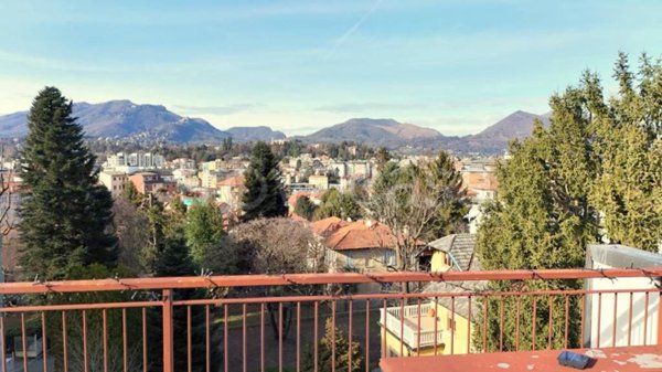 appartamento in vendita a Varese in zona Giubiano