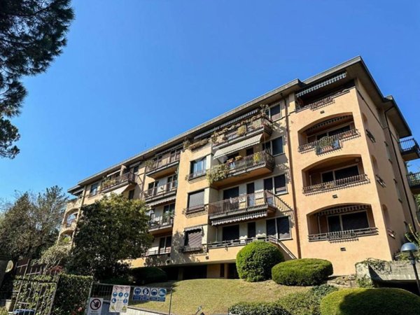 appartamento in vendita a Varese in zona Casbeno