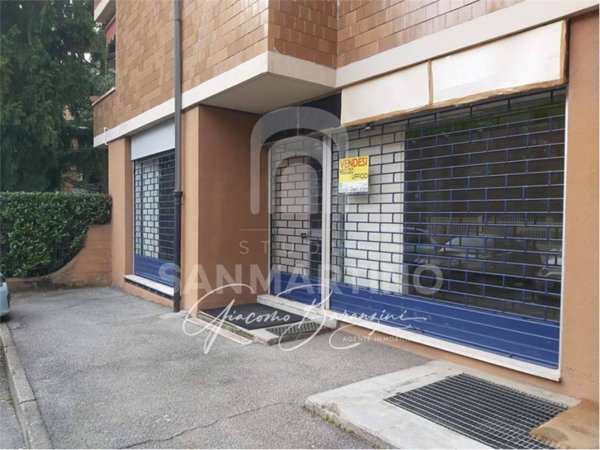 ufficio in vendita a Varese in zona Brunella