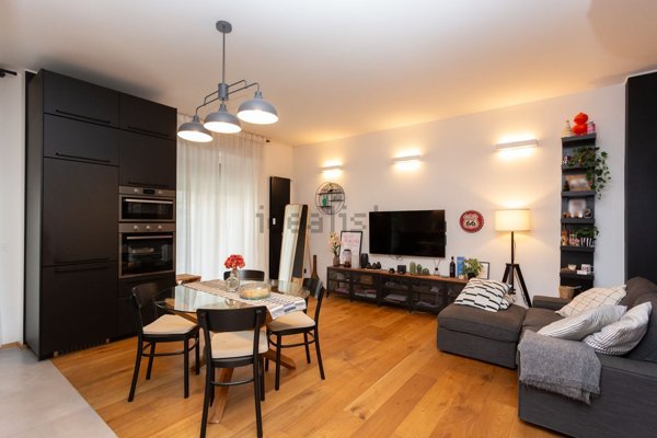 appartamento in vendita a Varese in zona Brunella