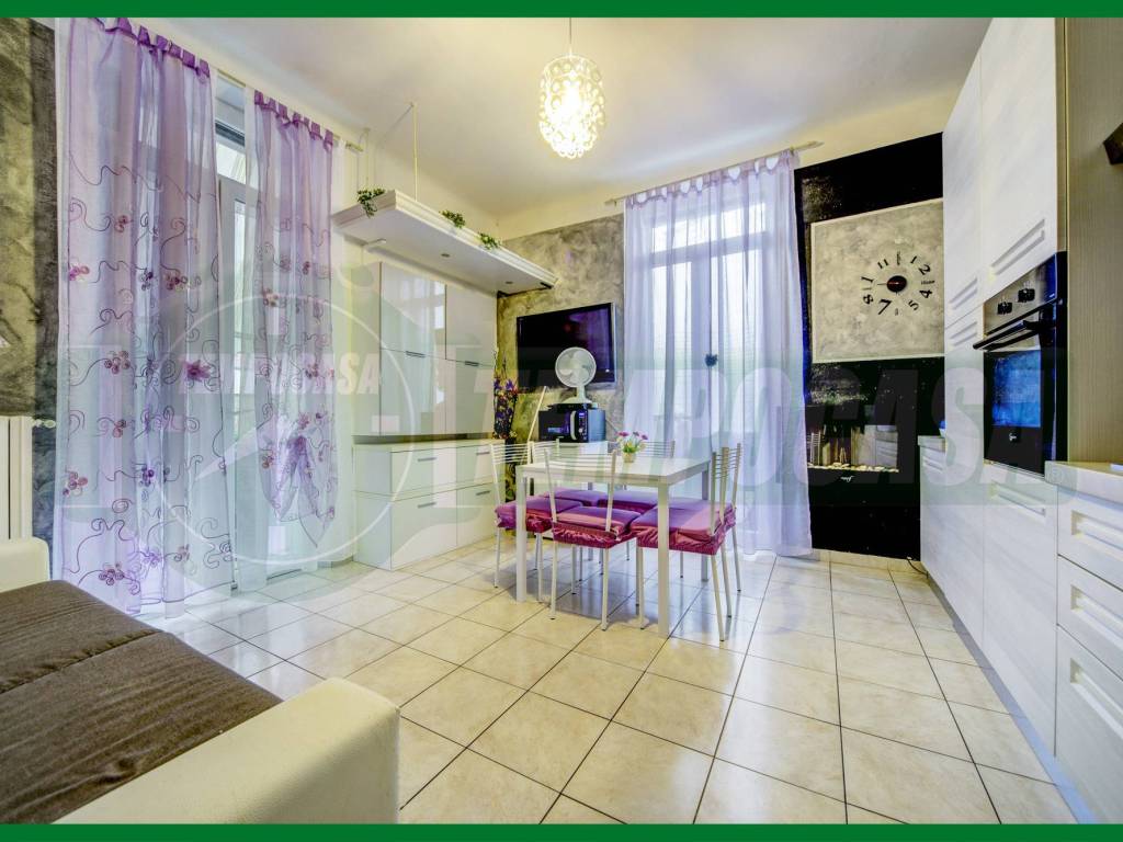 appartamento in vendita a Varese in zona Bizzozero