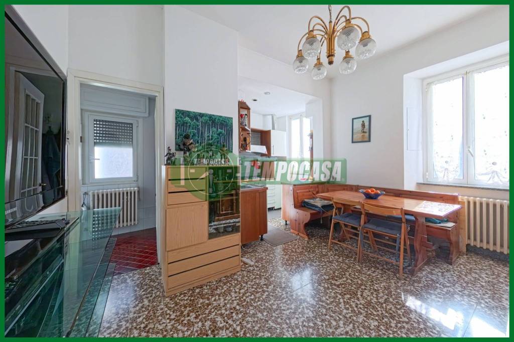 appartamento in vendita a Varese in zona Biumo
