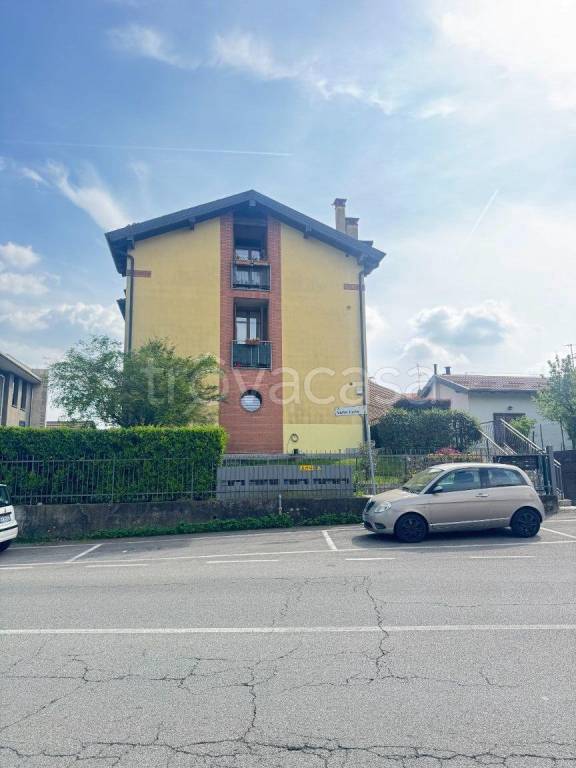 appartamento in vendita a Varese in zona Lissago