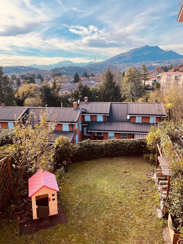 casa indipendente in vendita a Varese in zona Campo dei Fiori