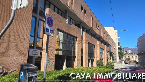 ufficio in vendita a Varese in zona Centro Città