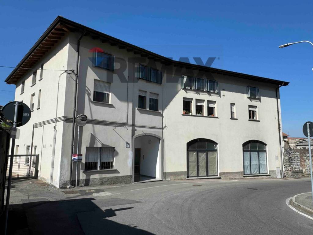 appartamento in vendita a Varese in zona Giubiano