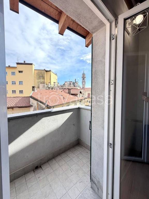 appartamento in vendita a Varese in zona Centro Città