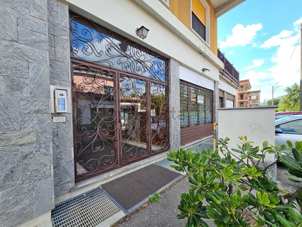 negozio in vendita a Varese in zona Bobbiate