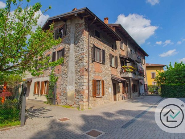 appartamento in vendita a Varese in zona Sant'Ambrogio