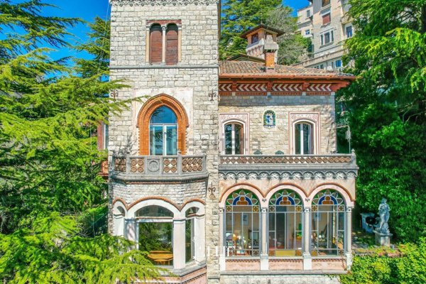 casa indipendente in vendita a Varese in zona Santa Maria del Monte