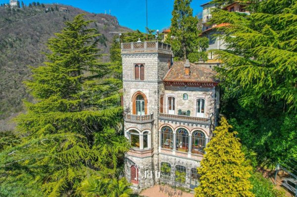 casa indipendente in vendita a Varese in zona Santa Maria del Monte