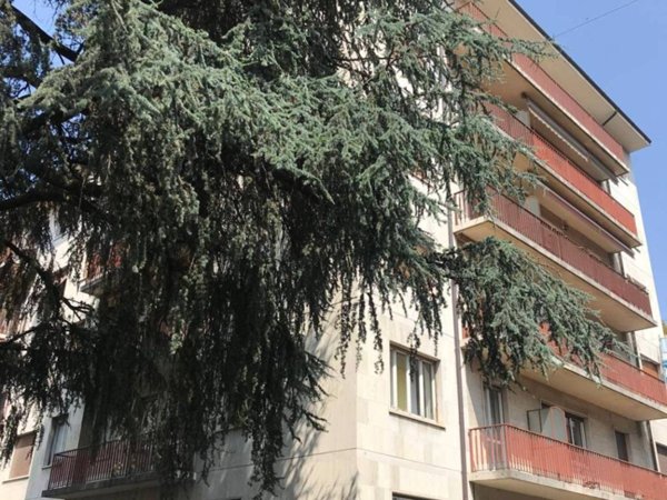 appartamento in vendita a Varese in zona Biumo