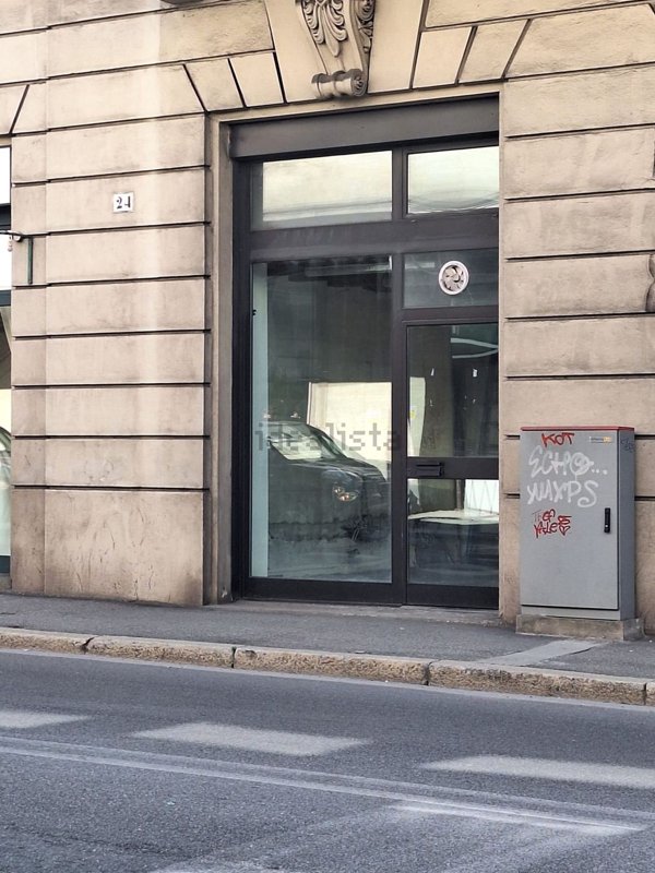 locale commerciale in vendita a Varese in zona Via Magenta