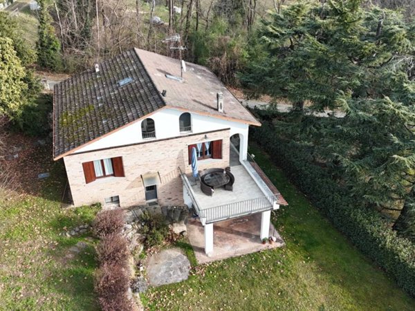 casa indipendente in vendita a Varese in zona Casbeno